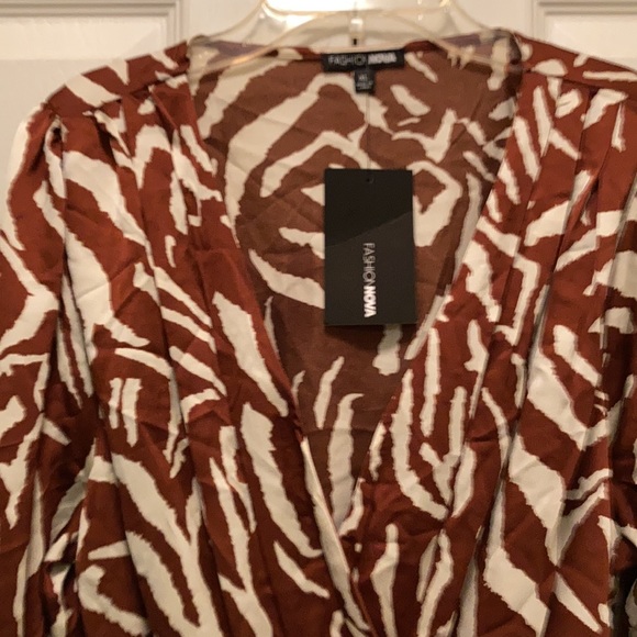 FASHION NOVA  LADIES DRESS - Picture 2 of 16